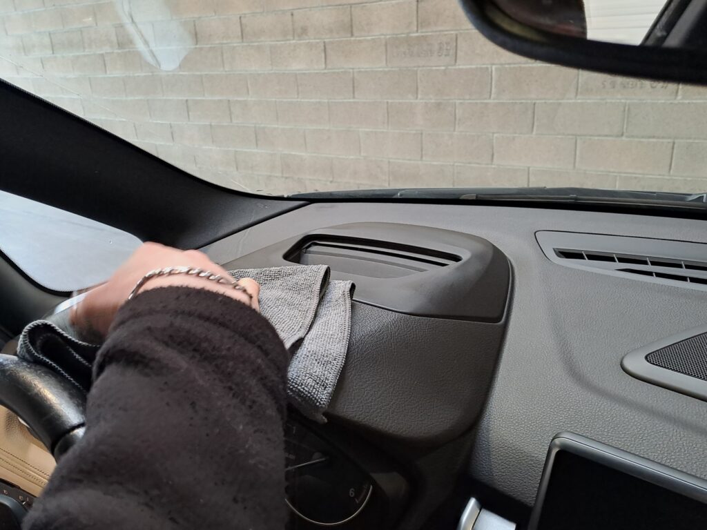 Nettoyage intérieur cuir auto lavage attitude Valenciennes