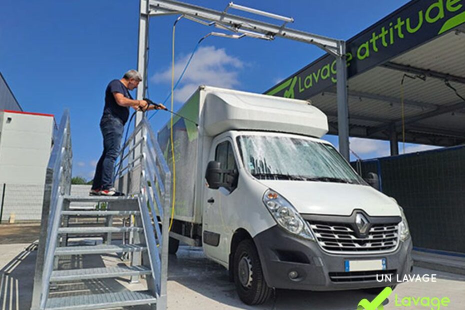 station de lavage auto avec passerelle pour utilitaire - lavage attitude - Rouvignies