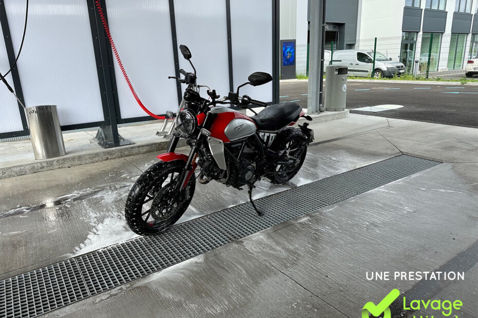 laver sa moto en station - lavage attitude - Rouvignies