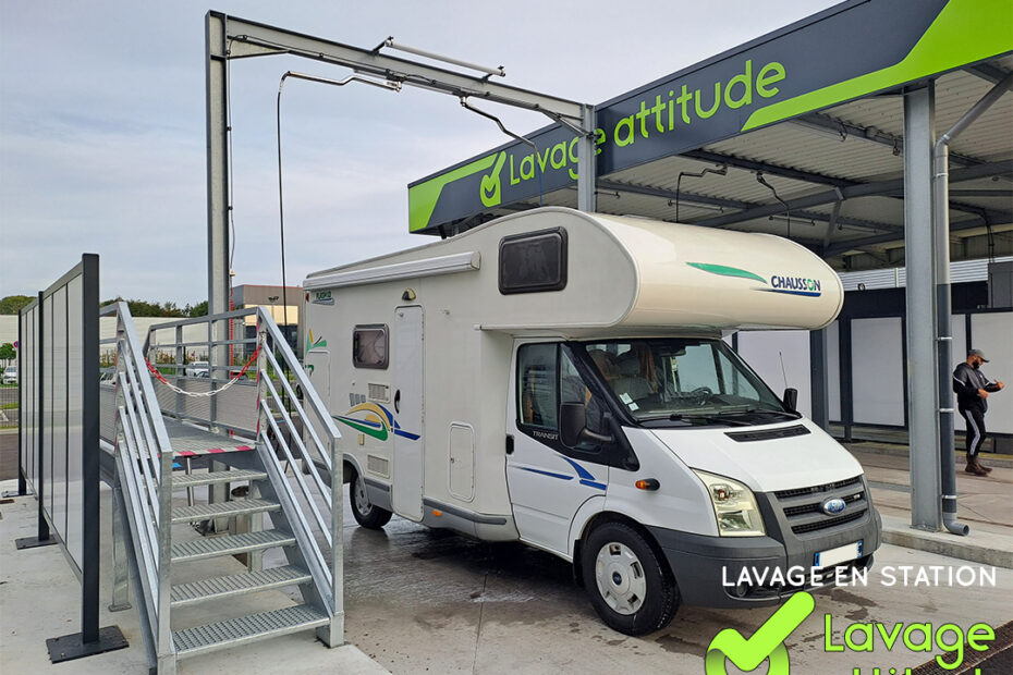 Laver son camping car en station de lavage à rouvignies - lavage attitude
