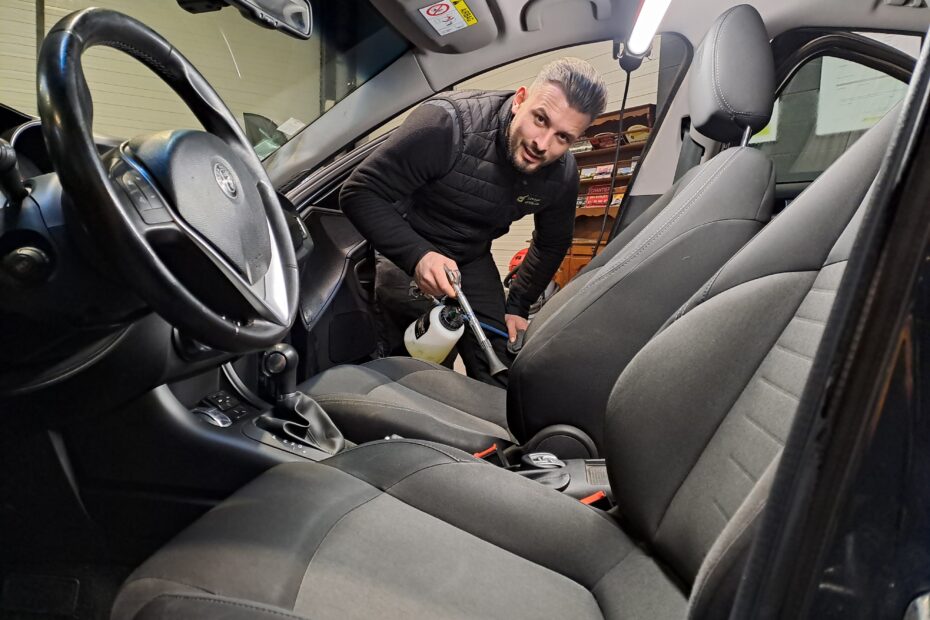 expert detailing automobile à Lavage Attitude