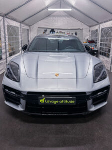 Photo d'une Porsche ayant reçu une prestation de detailing auto, carrosserie