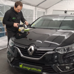 photo d'un lustrage auto sur une peugeot