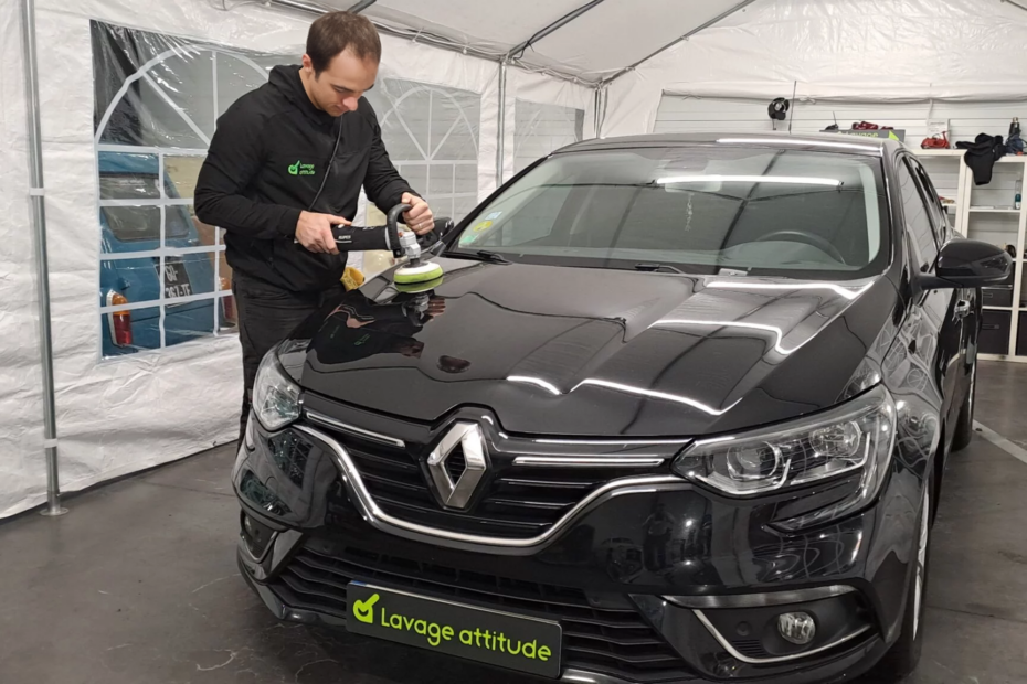 photo d'un lustrage auto sur une peugeot
