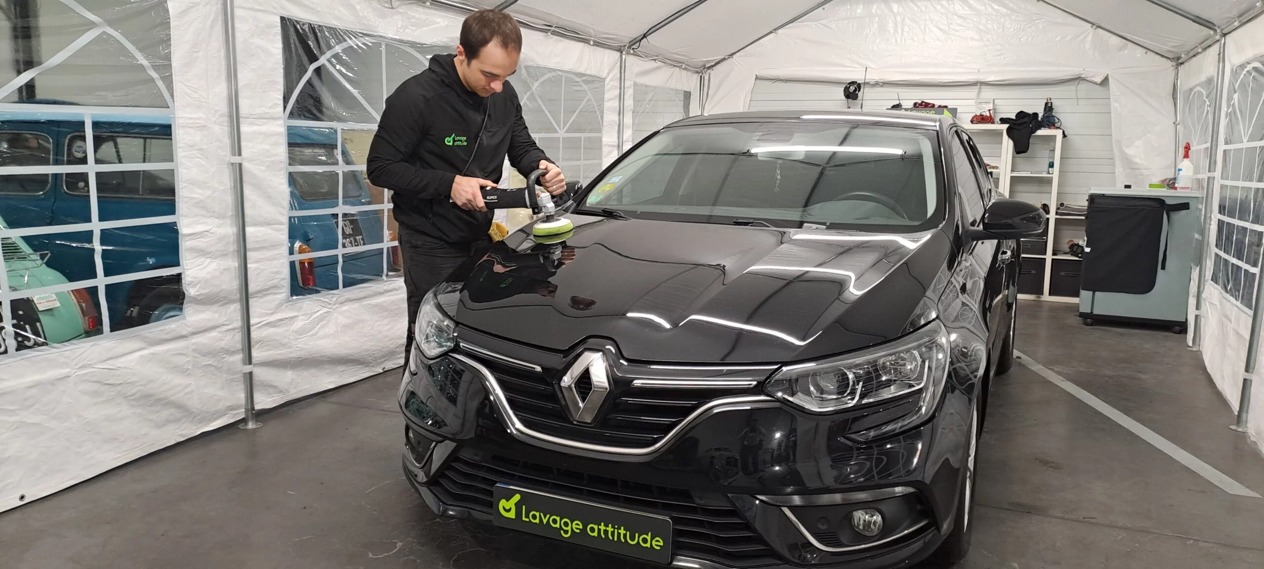 photo d'un lustrage auto sur une peugeot