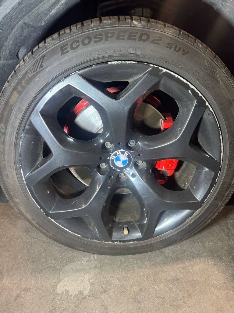rénovation de jante sur une BMW chez Lavage Attitude Valenciennes
