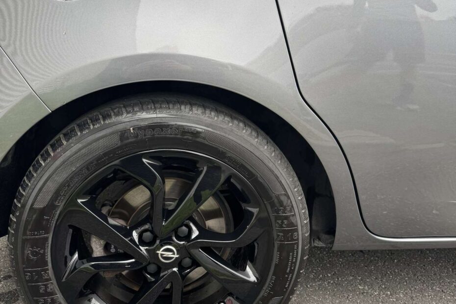 raccord de carrosserie de véhicule