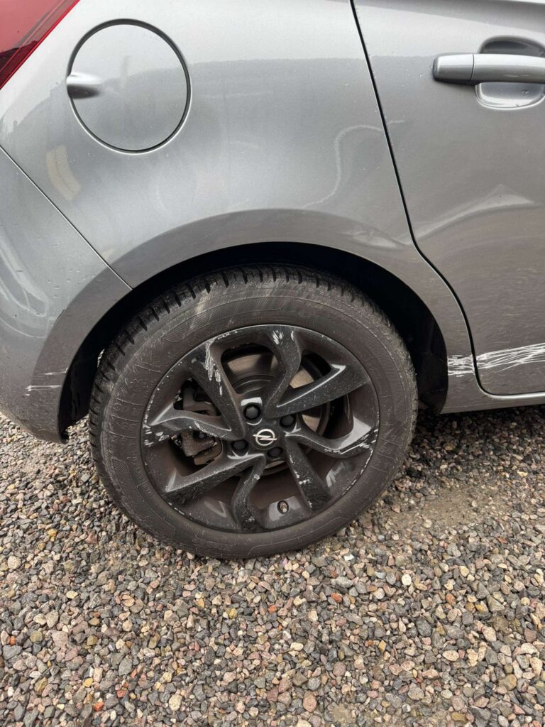 retouche peinture sur voiture