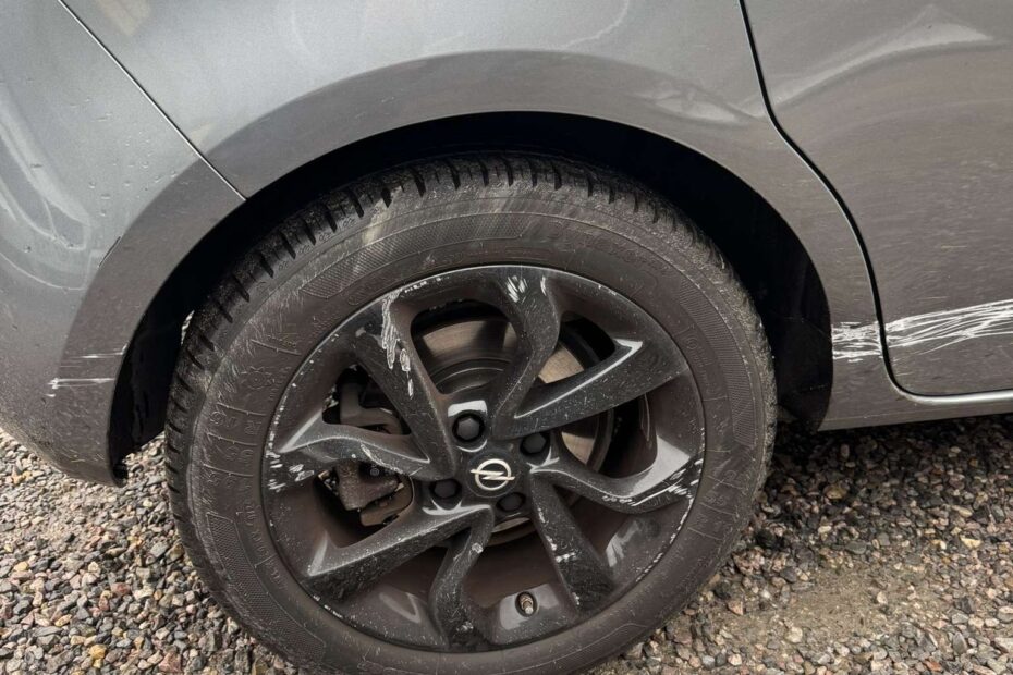 retouche peinture sur voiture