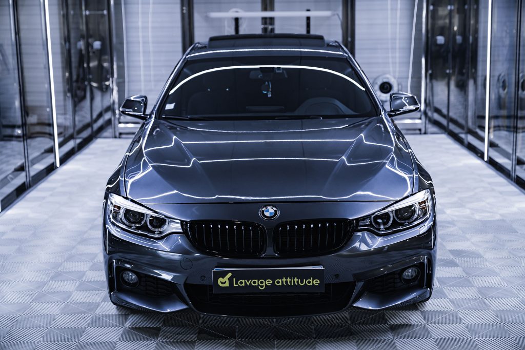 voiture photographiée avec vitres teintées pour la vente de véhicule